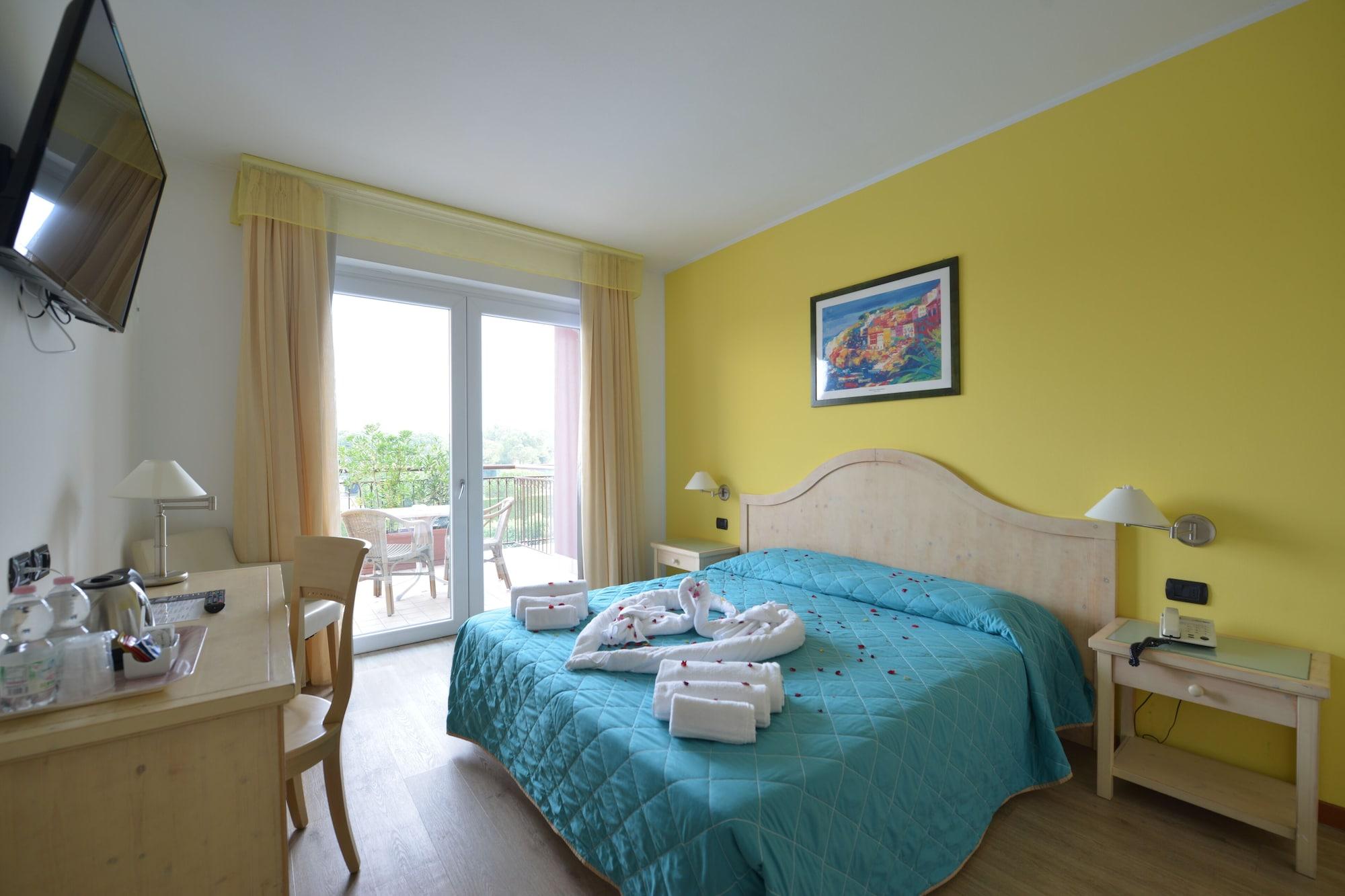 Hotel Bella Italia Peschiera del Garda Exterior photo