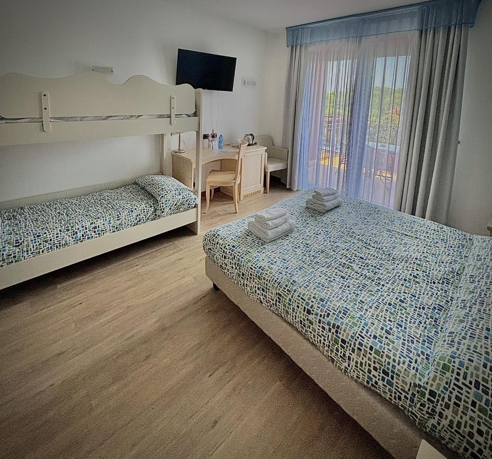 Hotel Bella Italia Peschiera del Garda Exterior photo